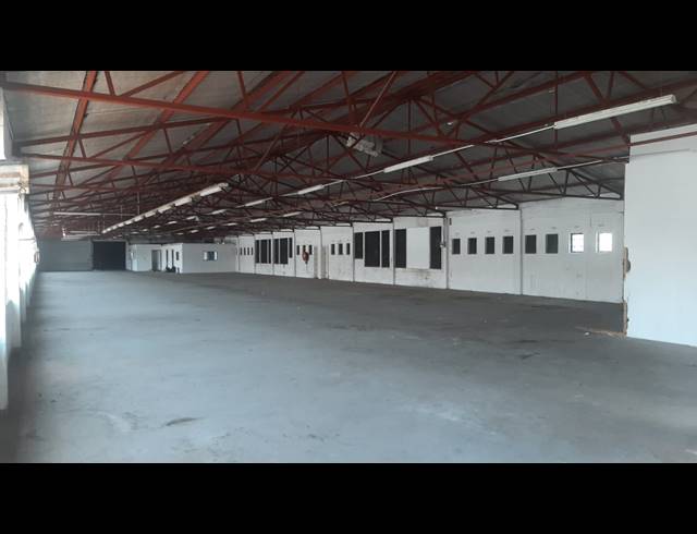 1,061M² WAREHOUSE TO LET IN NEW GERMANY